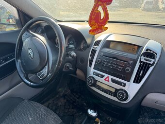 Kia Ceed 2008 na náhradní díly ND - 4
