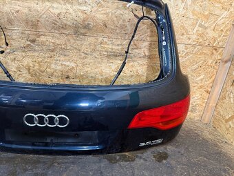 ČÁSTEČNĚ NASTROJENÉ PÁTÉ DVEŘE KUFRU AUDI Q7 4L - 4