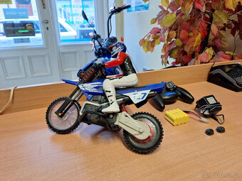 RC MOTORKA - plně funkční + ovládání + baterie + nabíječka - 4