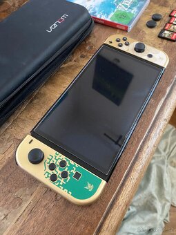 Nintendo Switch Oled Zelda edice + 128GB SD + Příslušenství - 4