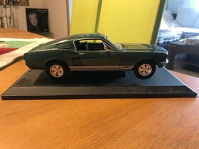 Ford Mustang 1967 model 1:18 - 4