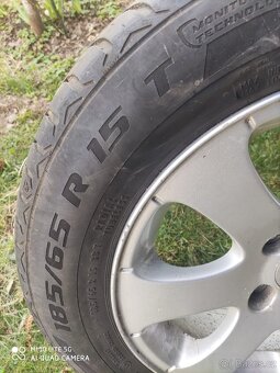 Prodám 4 kola 185/65 R15 – Peugeot / univerzál + disky - 4