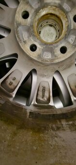 Letni pneu 225/45 R17 + alu disky originál škoda - 4
