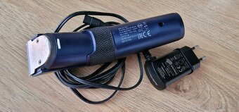Bezdratovy zastřihovač vlasů s adapterem - 4