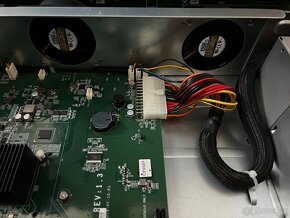 Diskové pole QNAP TS-832XU-RP-4G + součástí 80 TB WD HDD - 4