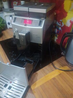 KÁVOVAR SAECO LIRIKA NA ZRNKOVOU KÁVU - AUTOMATICKY - 4