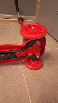 Dětská tříkolová koloběžka Ferrari - 4