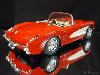Chevrolet Corvette 1957 červený Bburago 1/18 - 4