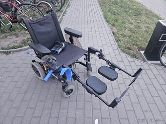 Elektrický invalidní vozík. - 4