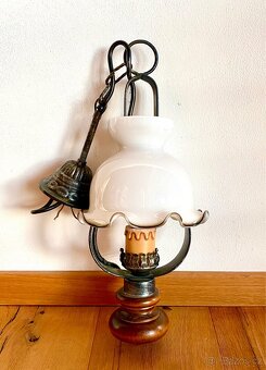 Stará krásná malá kovaná lampa ve stylu petrolejky - 4