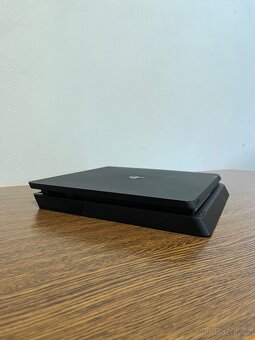 Playstation 4 slim +příslušenství - 4