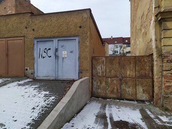 Suchá garáž  3,2×6 m  v uzavř.areálu, ve Zborovské ulice - 4