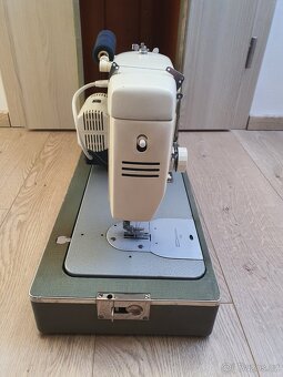 Starší šicí stroj - 4