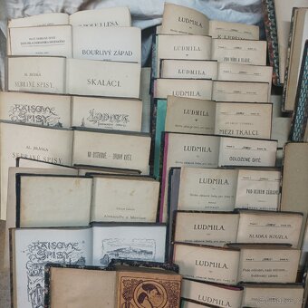 STARÉ KNIHY ROMÁNY - 4