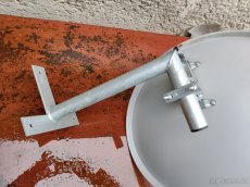 Prodám satelitní anténu s LNB jednotkou a držákem na zeď - 4