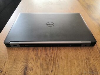 Dell 5570 i5 / 8 GB / 256 SSD / Win 10 - 4