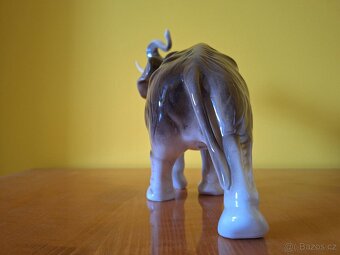 Slon Maxi velká porcelánová socha - 4