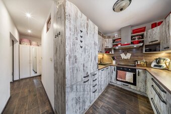 Prodej bytu 3+1 s balkonem, 78,20 m2, Lhenická ul., České Bu - 4