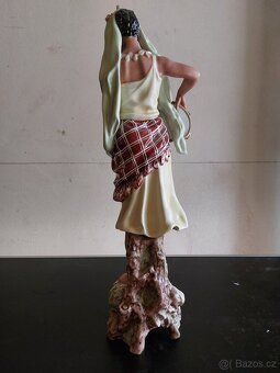 porcelánová sošky cikánky a cikána royal dux bohemia - 4