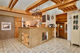 Prodej stylového rodinného domu s penzionem - 4