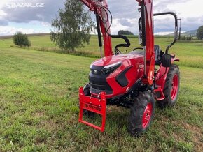 Malotraktor TYM F25 s čelním nakladačem korejský - 4