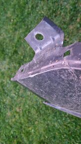 Pravý přední blatník T6 - 4