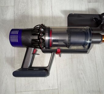 Dyson V10 Fluffy - nová baterie - 4
