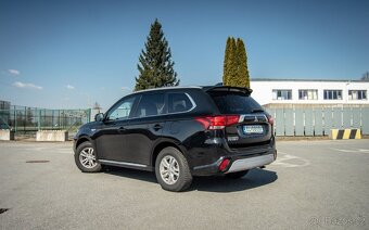 Mitsubishi Outlander PHEV 2.4 AWD - 4