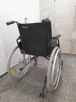 Skládací mechanický invalidní vozík - 4