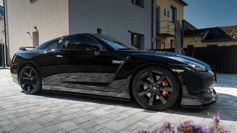 Nissan GT-R - 4