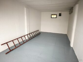Garáž Praha Braník - 20m2 - vlastní pozemek - elektřina - 4