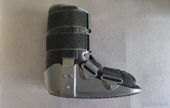 Pooperační + rehab.hlezenní ortéza na nohu..Boot short,,v.M - 4
