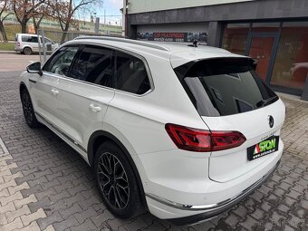 VW Touareg 3,0 TDi 4x4, 1. maj,ČR,serviska, DPH, záruka - 4