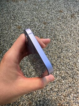 iPhone 12 - baterie 94% - 4