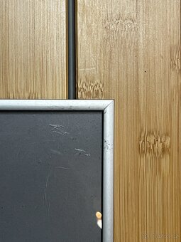 Prodám sadu 51 kovových fotorámů 50×70 cm (hliník / plexi) - 4