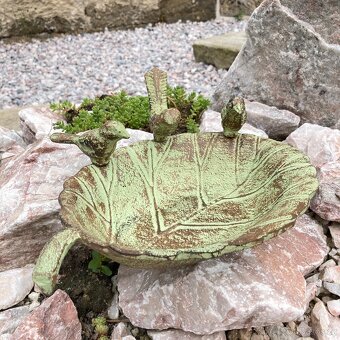 Zahradní litinové pítko pro ptáky ve tvaru listu - krmítko - 4