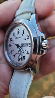 Hodinky CITIZEN Eco-Drive model AW0050-15A - 4