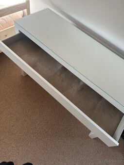 Toalení stolek Ikea malm - 4