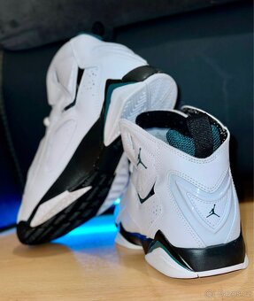 Jordan True Flight oxidized green - 4