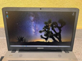 Medion Akoya / Intel i3-6100U / 8GB RAM / 256GB SSD / 17.3" - 4