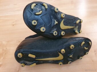 Kopačky nike phantom v.35 černé - 4