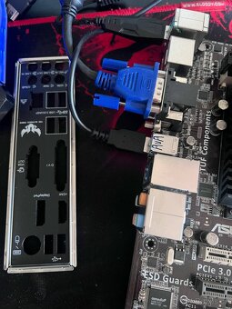 Zakladni deska z cpu a paměťi - 4