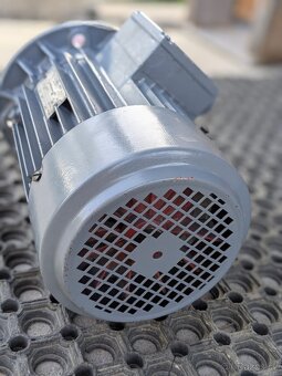 Elektromotor MEZ 2,2 Kw 2850 otáček. - 4