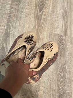 Adidas foam runner - 4