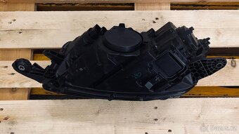 Pravý přední světlomet Škoda Fabia 3 - 4