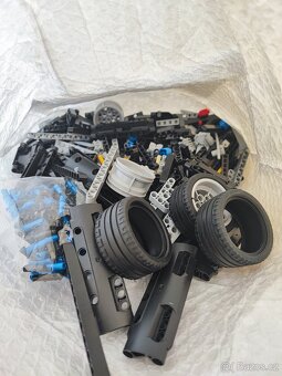 LEGO technice Rychle a zběsile 1970 Dodge Charger - 4