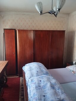 Stará ložnice ve velmi dobrém stavu - 4