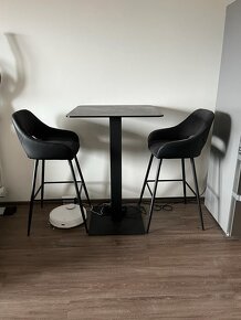 Barový stůl + 2 barové židle - 4