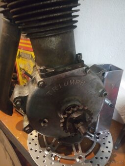 Motor Triumph 500 - 4