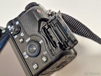 Sony A7r + příslušenství - 4